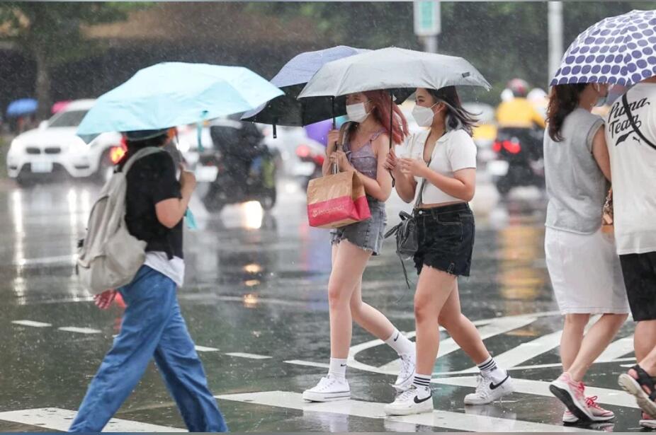 季風環流挾雨襲台 吳德榮：影響近一周 這兩天雨最大